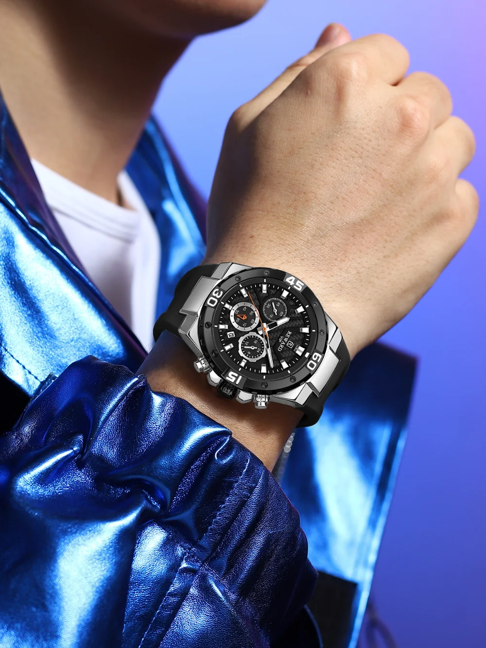 Comfortable silicone strap on the Reward RD83965M watch